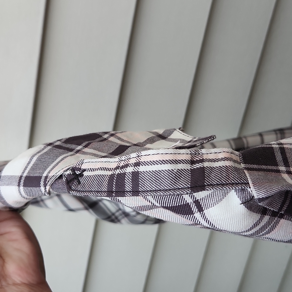 Sanctuary -plaid Boyfriend shirt, Medium, snap closure and soft - Picture 7 of 8